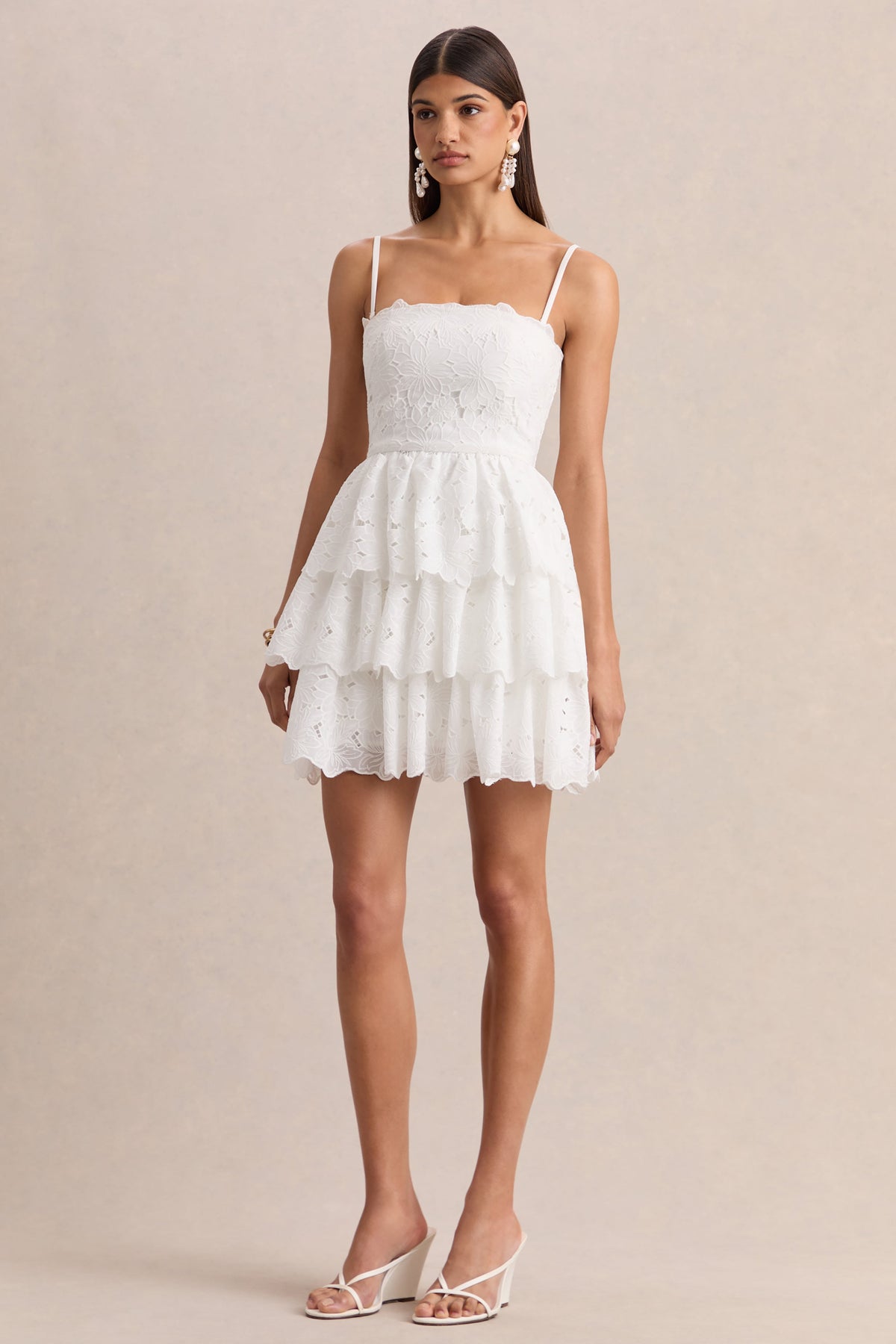 Winona | Vestido Corto De Encaje Blanco Con Escote Cuadrado Y Detalle De Volantes