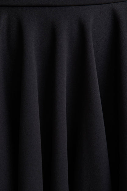 Elowen | Vestido Corto Negro de Escote Cuadrado con Mangas de Encaje