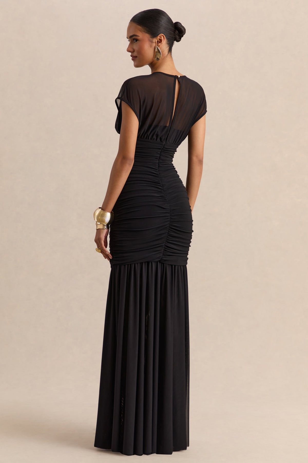 Kalene | Vestido largo negro de cuello de barco con detalles transparentes