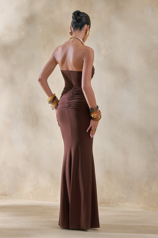 Elodia | Vestido Largo marrón con escote bandeau y detalle fruncido