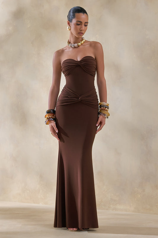 Elodia | Vestido Largo marrón con escote bandeau y detalle fruncido