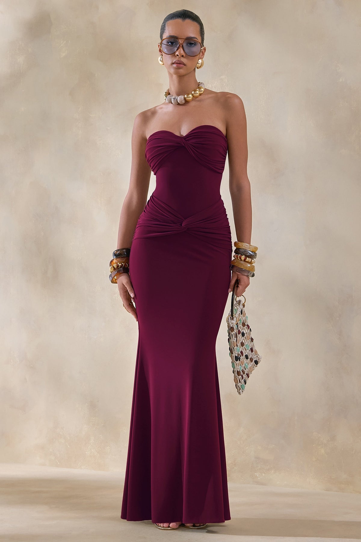 Elodia | Vestido Largo burdeos con escote bandeau y detalle fruncido