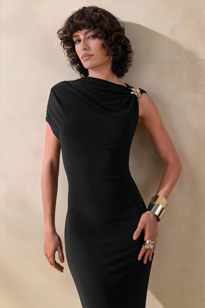 Blaire | Vestido Largo negro con escote asimétrico y detalle dorado