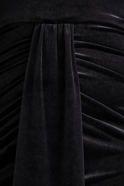 Adoring | Vestido Largo con cuello alto y terciopelo negro