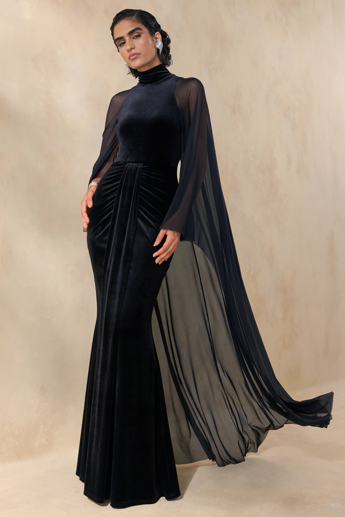 Adoring | Vestido Largo con cuello alto y terciopelo negro