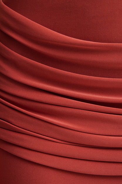 Graciella | Vestido Largo bandeau en tono óxido con detalles drapeados y pañuelo