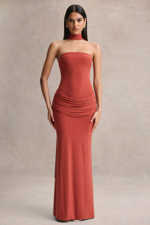Graciella | Vestido Largo bandeau en tono óxido con detalles drapeados y pañuelo