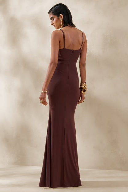 Iridessa | Vestido Largo Marrón de Escote Pronunciado
