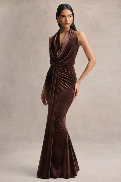 Lavernia | Vestido largo marrón con cuello halter y detalles fruncidos