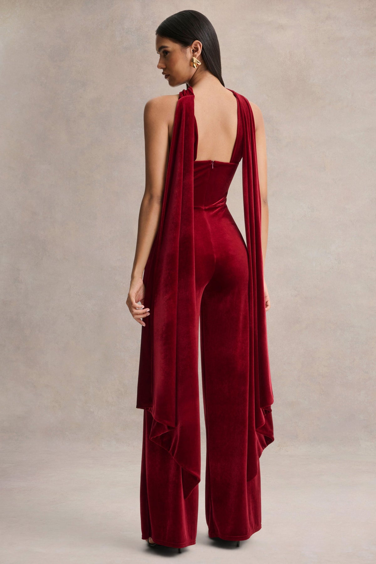 Arcane | Mono de Terciopelo Burdeos con Escote Bandeau y Detalle De Bufanda