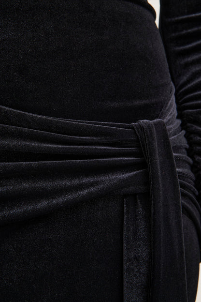 Jessara | Vestido Largo Negro con Escote Bardot y Detalles de Nudos