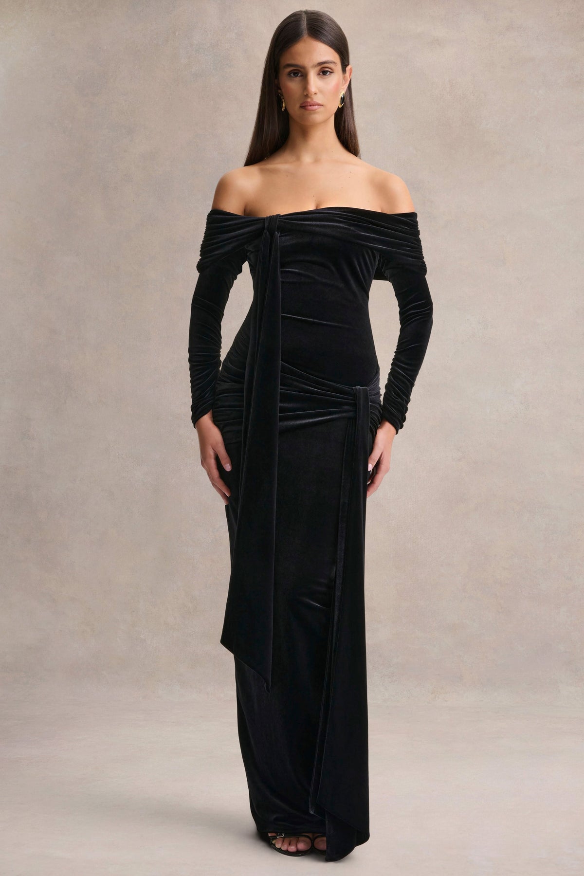 Jessara | Vestido Largo Negro con Escote Bardot y Detalles de Nudos
