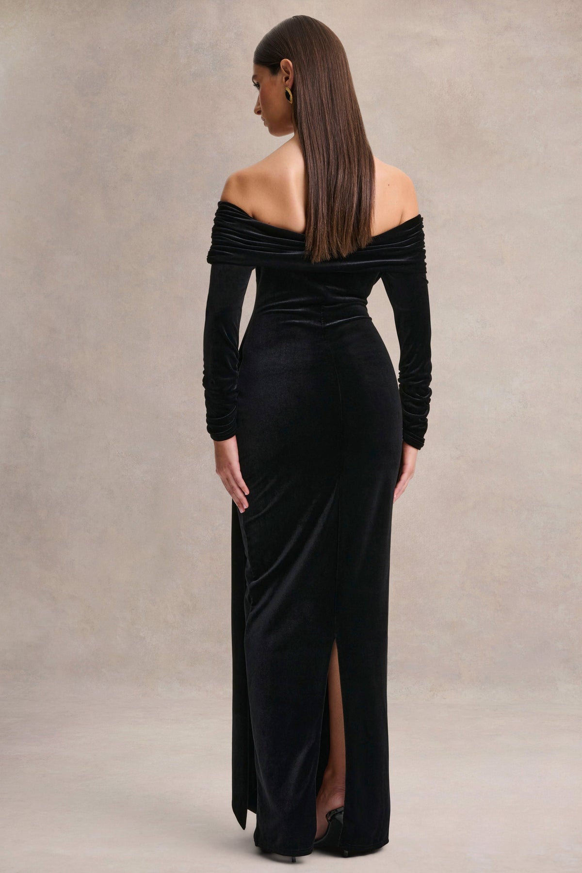 Jessara | Vestido Largo Negro con Escote Bardot y Detalles de Nudos