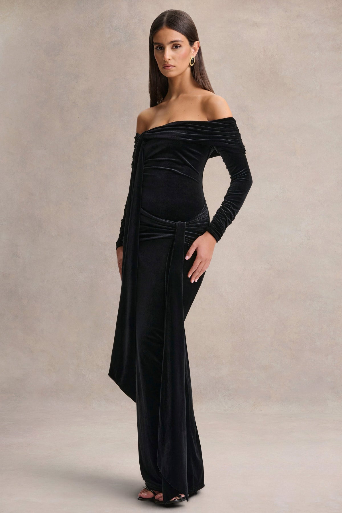 Jessara | Vestido Largo Negro con Escote Bardot y Detalles de Nudos