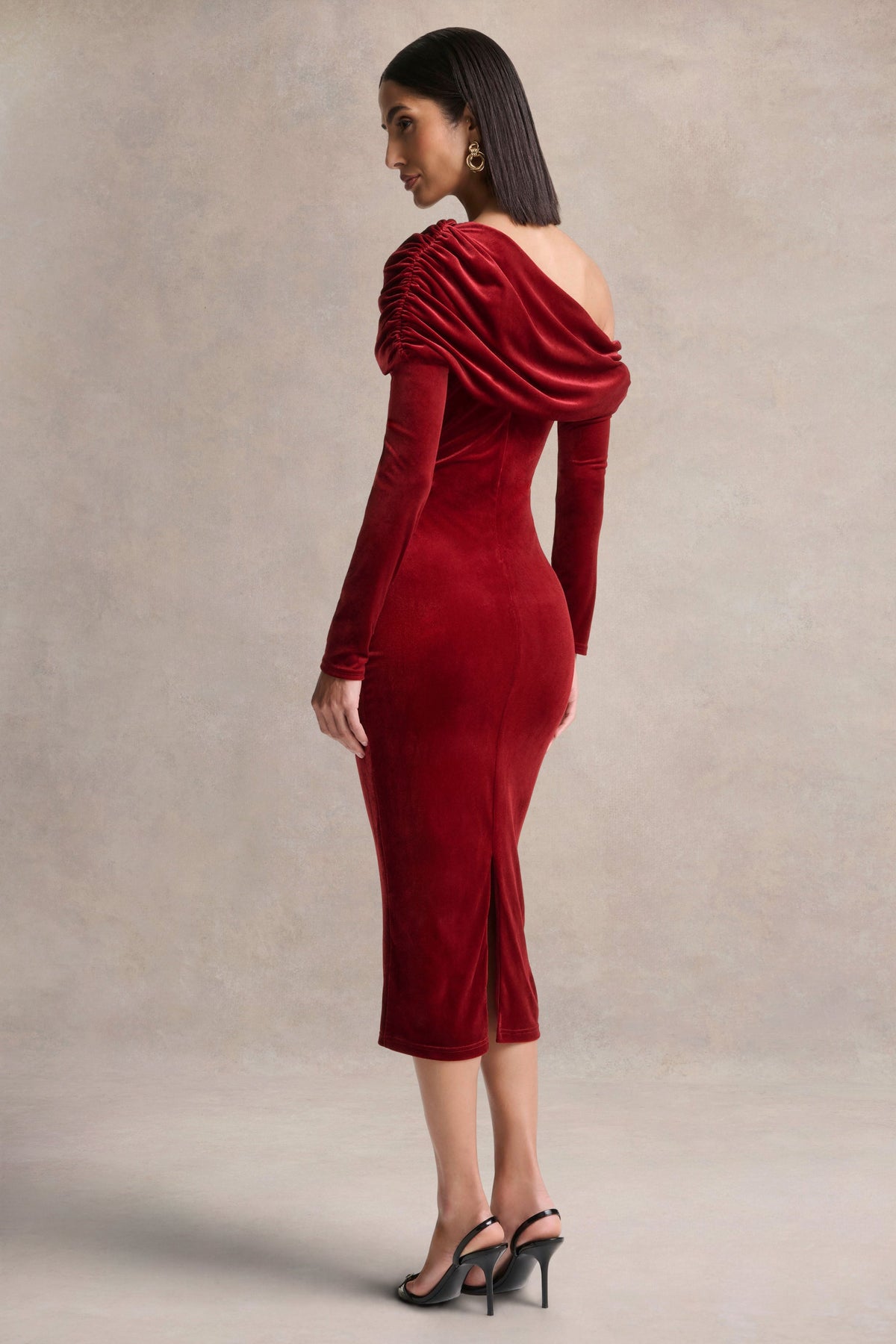 Eirene |  Eirene Vestido midi de terciopelo rojo con escote asimétrico
