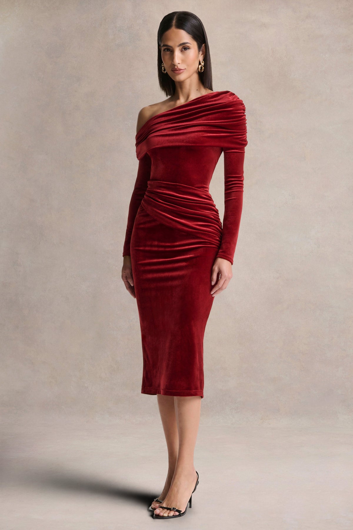 Eirene |  Eirene Vestido midi de terciopelo rojo con escote asimétrico