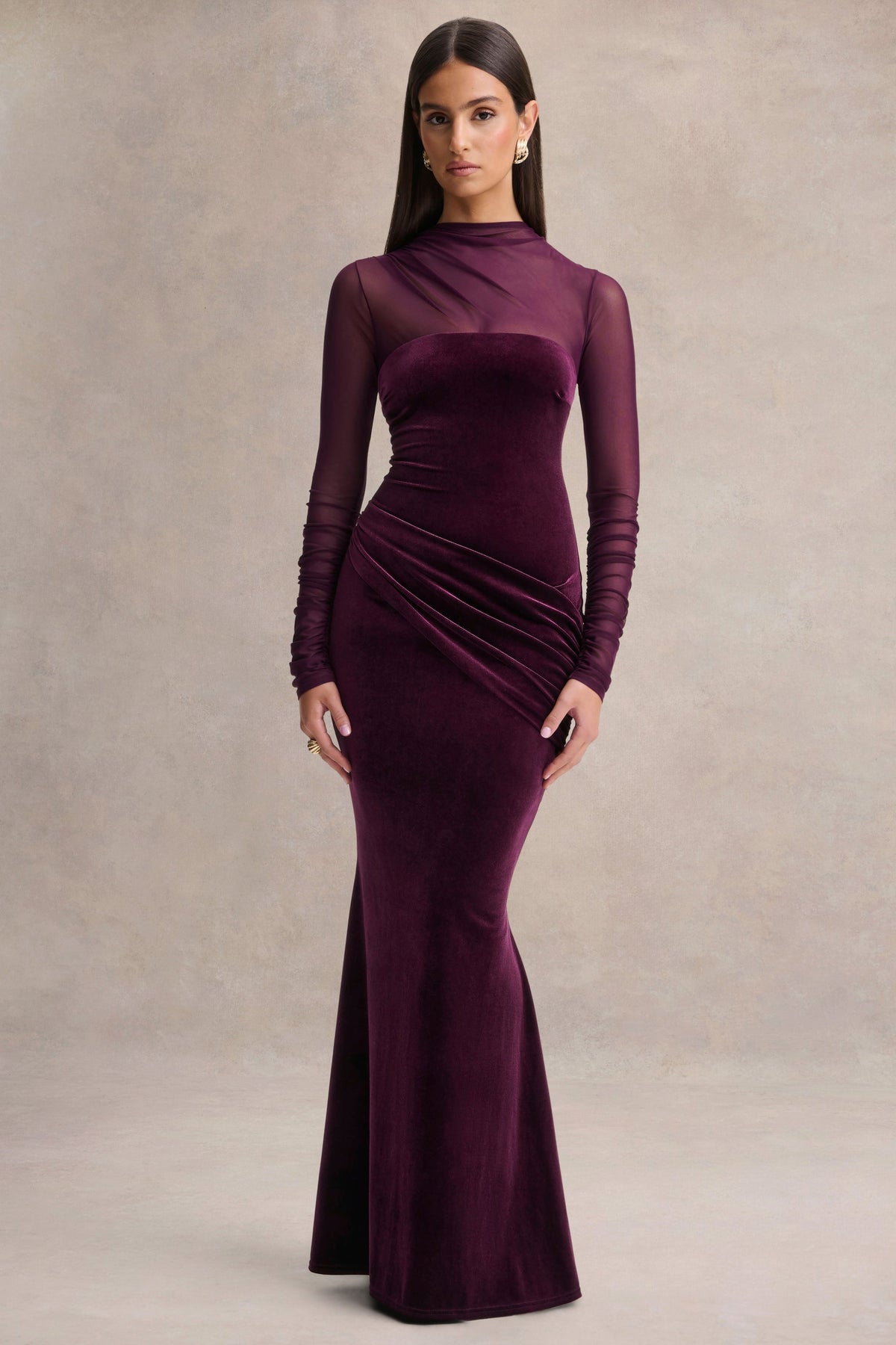 Cambria | Vestido largo de terciopelo ciruela con cuello alto y drapeado