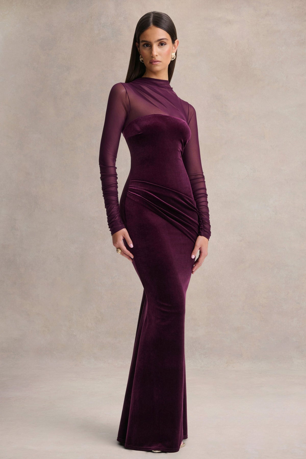 Cambria | Vestido largo de terciopelo ciruela con cuello alto y drapeado