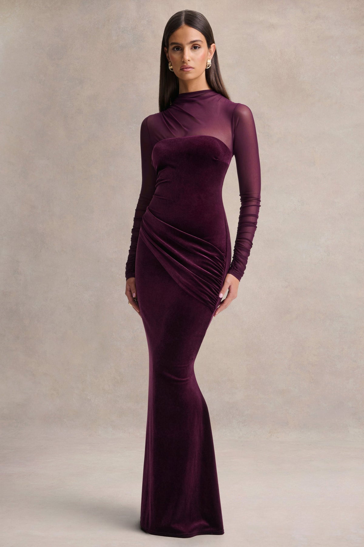 Cambria | Vestido largo de terciopelo ciruela con cuello alto y drapeado