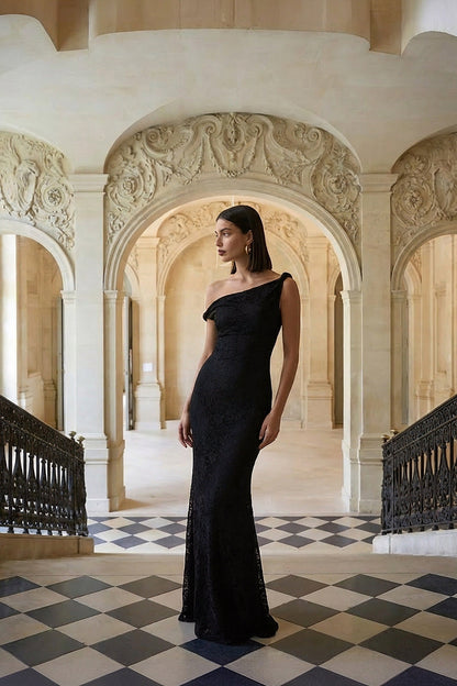 Afina | Vestido largo asimétrico de encaje negro