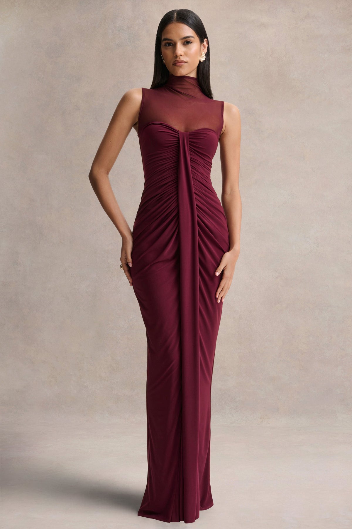 Brialle | Vestido Largo Burdeos de Cuello Alto con Malla y Fruncidos