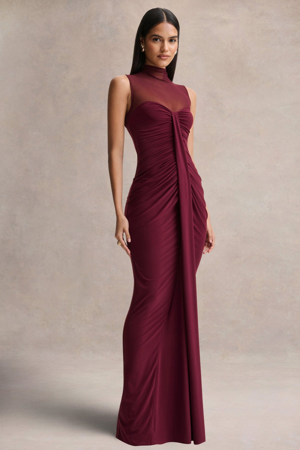 Brialle | Vestido Largo Burdeos de Cuello Alto con Malla y Fruncidos