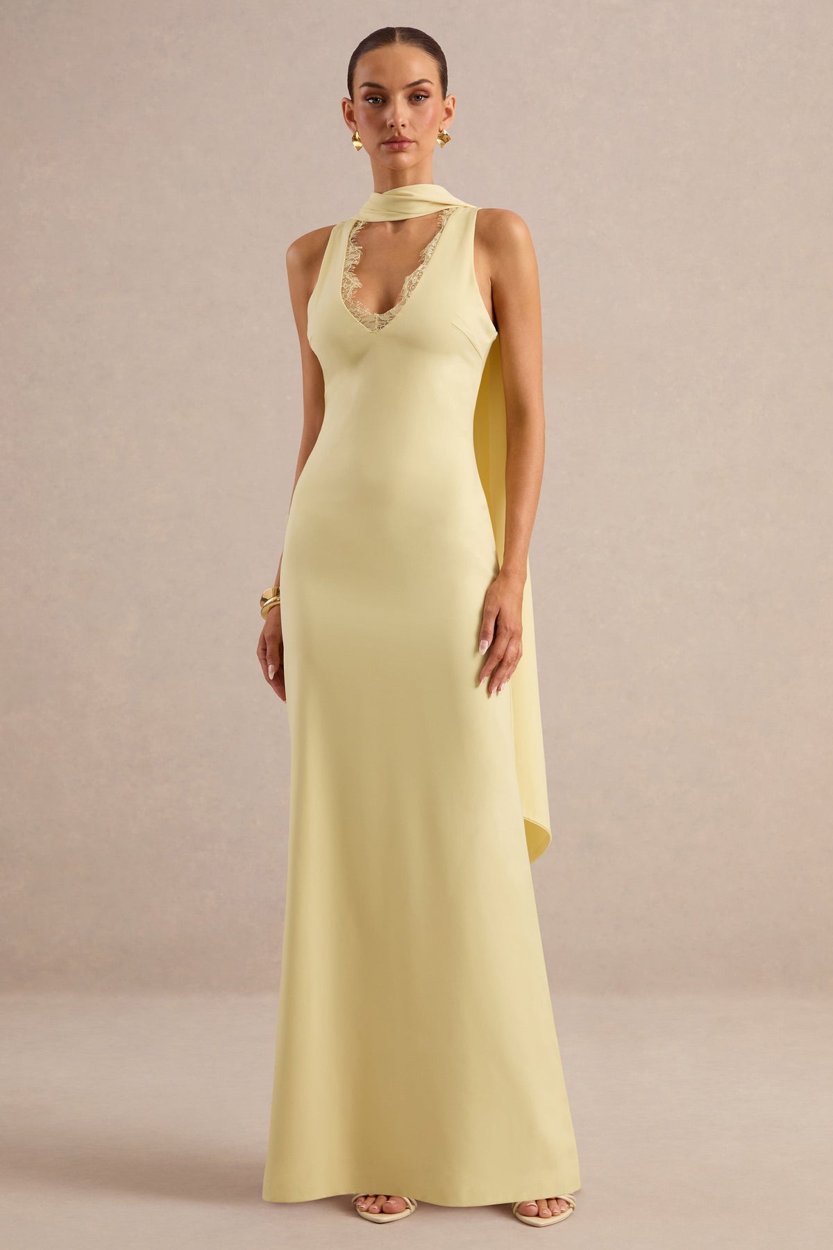True Icon | Vestido Largo Lencero Amarillo Limón De Satén Con Cuello Alto Y Fular