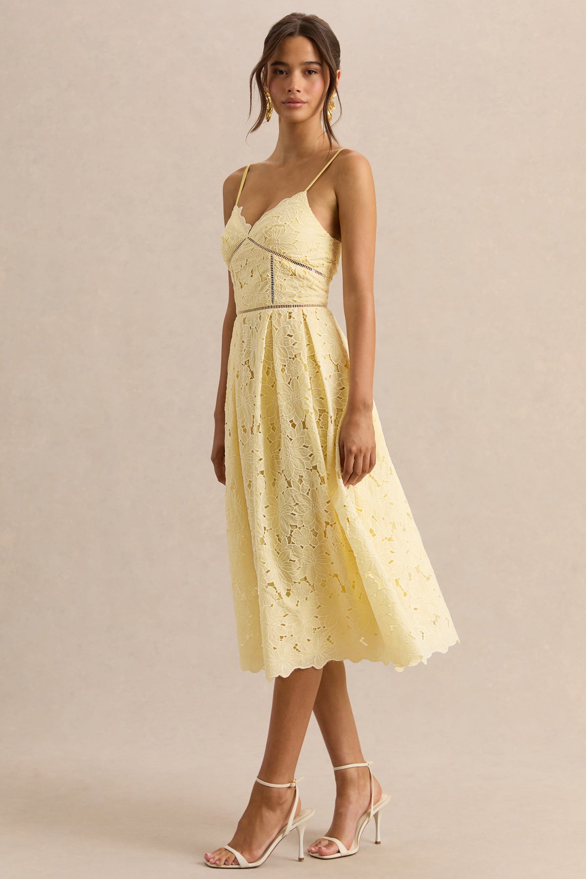 Nicoline | Vestido Midi Limón De Encaje Con Escote Corazón Y Tirantes Finos