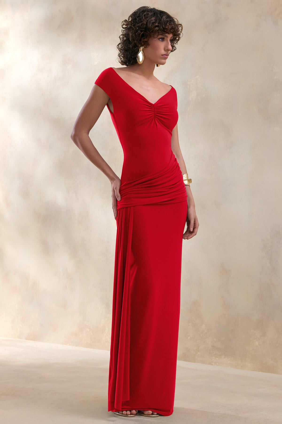 Petronia | Vestido Largo Rojo con Escote en V y Detalle Cruzado