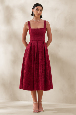 Ashmara | Vestido Midi de Encaje Color Burdeos con Cuello Cuadrado