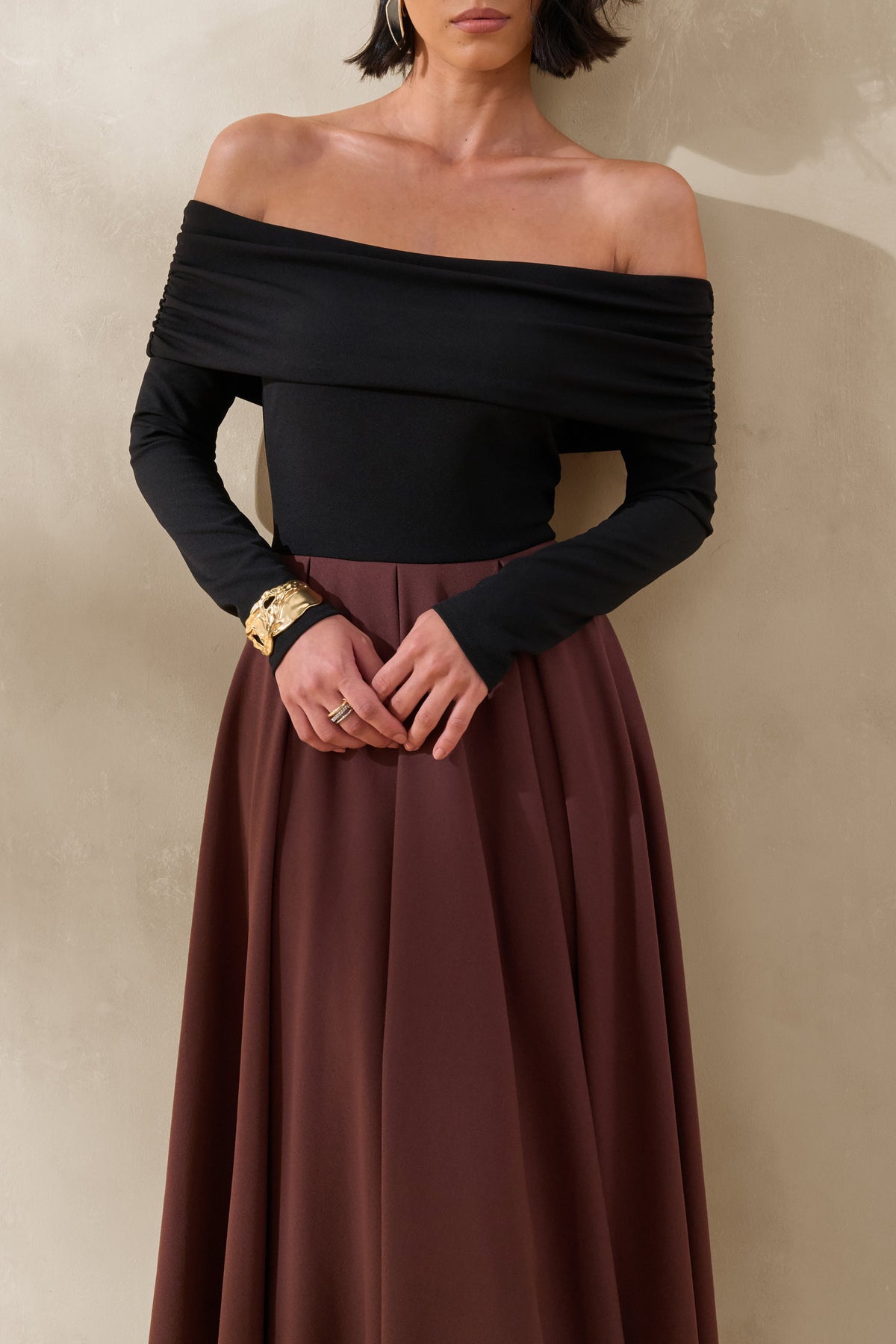 Frederica | Vestido Midi Negro y Marrón con Escote Bardot