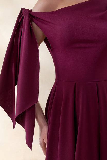 Daring | Vestido midi burdeos con escote asimétrico y detalle de nudo