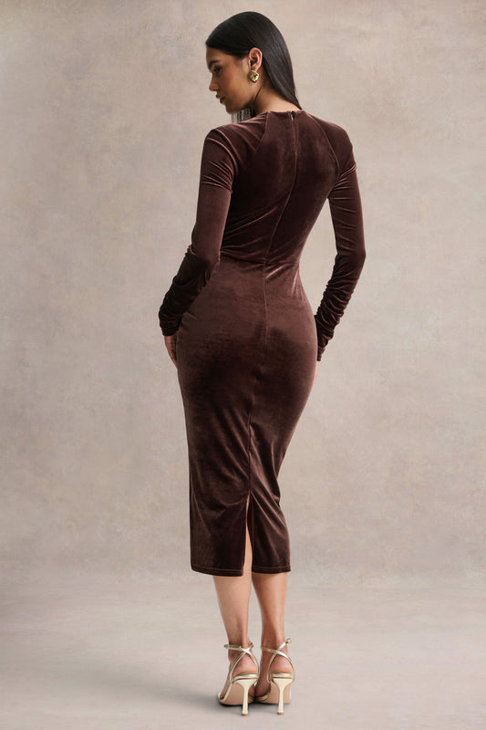 Francine | Vestido midi de terciopelo marrón con escote redondo y detalles recortados