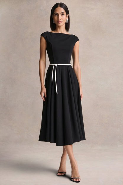 Nataline | Vestido midi negro de cuello redondo con detalle de cinturón blanco