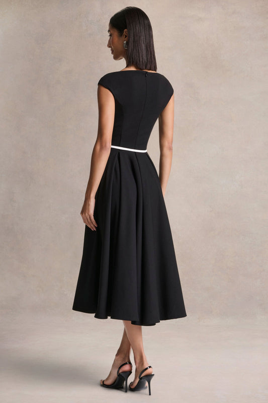 Nataline | Vestido midi negro de cuello redondo con detalle de cinturón blanco
