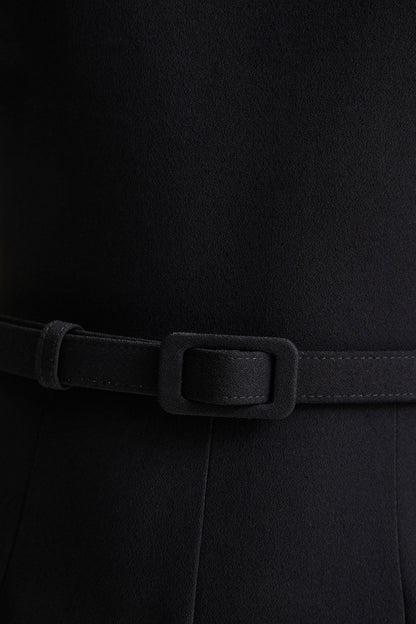 Orlina | Mono negro de cuello alto con detalles de encaje