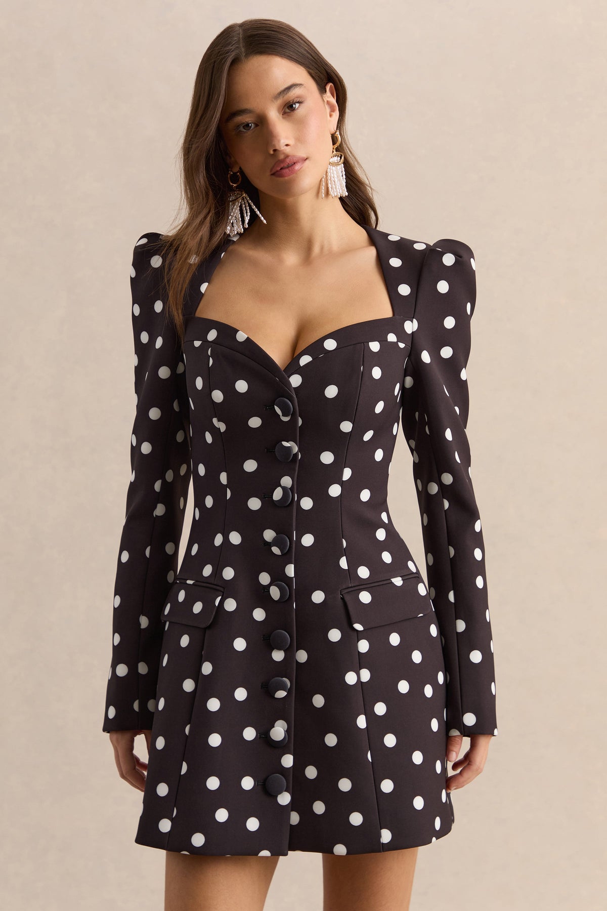 Carmen | Vestido Corto De Crepé Negro Y Blanco Con Lunares Y Escote Corazón