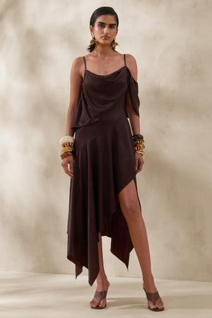 Helira | Vestido Midi Marrón De Satén Con Bajo Asimétrico Y Espalda Abierta