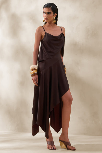 Helira | Vestido Midi Marrón De Satén Con Bajo Asimétrico Y Espalda Abierta