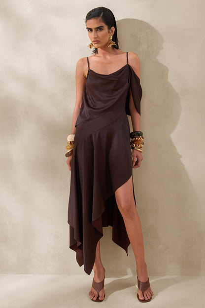 Helira | Vestido Midi Marrón De Satén Con Bajo Asimétrico Y Espalda Abierta