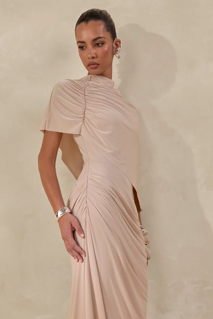 Lunaline | Vestido Largo champán de cuello alto con capa asimétrica y detalle drapeado