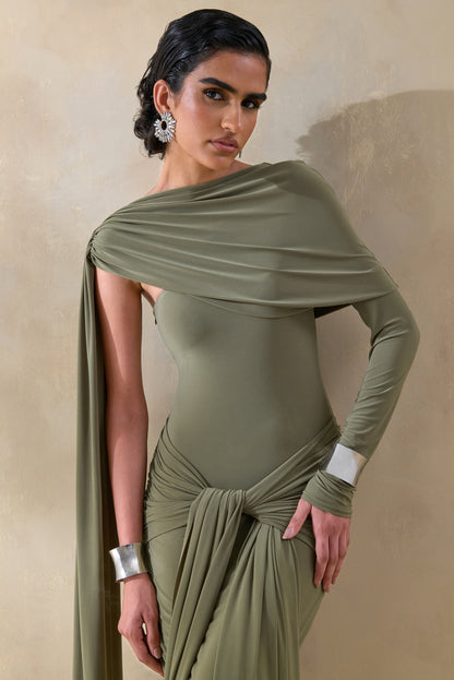 Trisara | Vestido Largo Oliva Con Escote Asimétrico, Detalles Fruncidos Y Banda