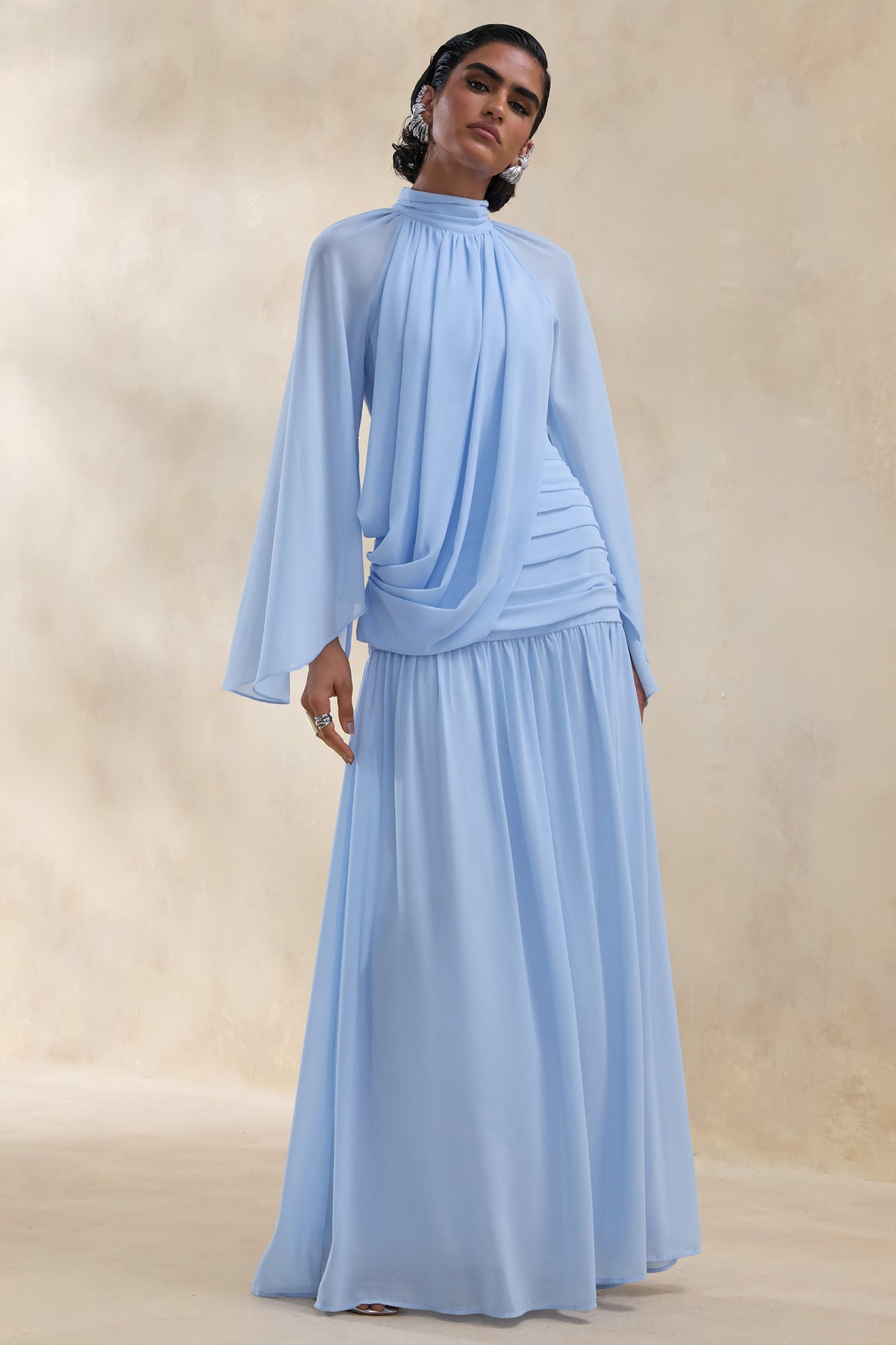 Narella | Vestido Largo De Gasa Azul Con Escote Alto Y Detalle Drapeado