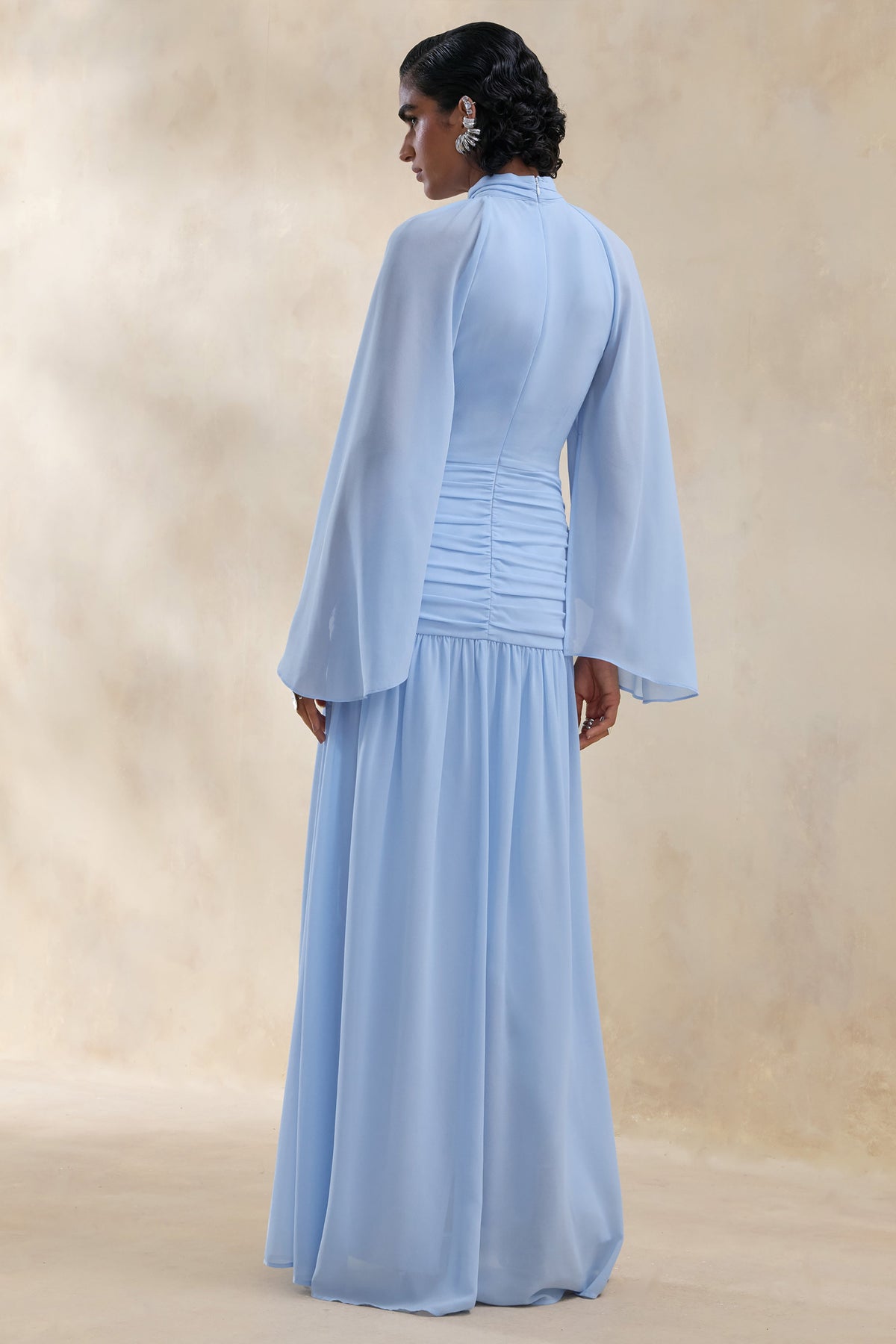 Narella | Vestido Largo De Gasa Azul Con Escote Alto Y Detalle Drapeado