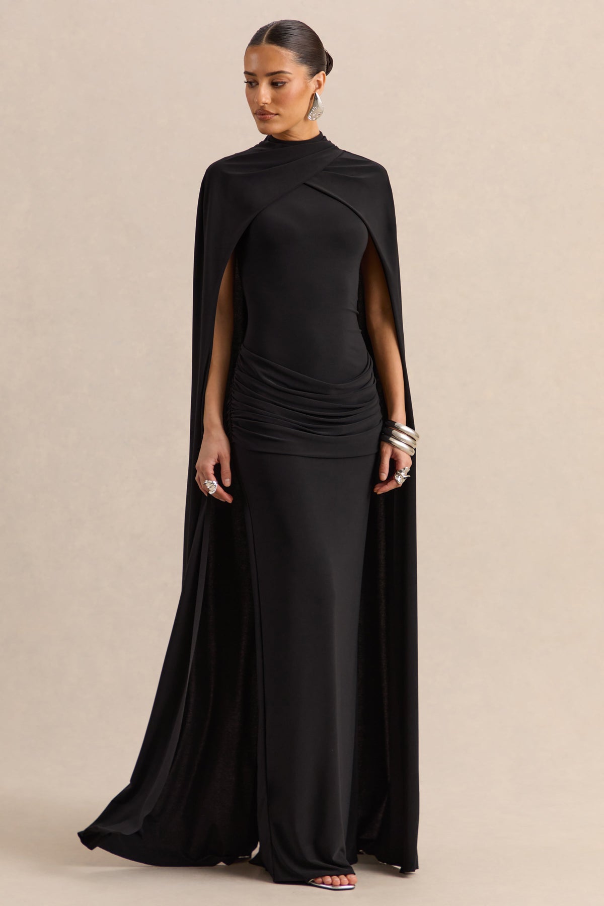Dianelle | Negro Cuello Alto Vestido Largo con Mangas Capa