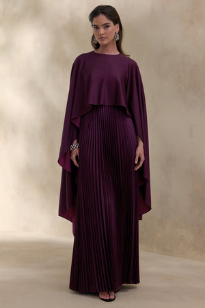 Loradia | Vestido Largo Color Ciruela Oscuro De Satén Con Mangas Capa Y Falda Plisada