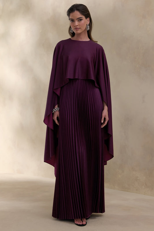 Loradia | Vestido Largo Color Ciruela Oscuro De Satén Con Mangas Capa Y Falda Plisada