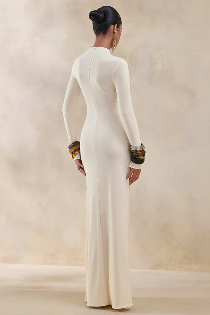 Karessa | Vestido Largo color crema de cuello alto con detalle fruncido y abertura frontal alta