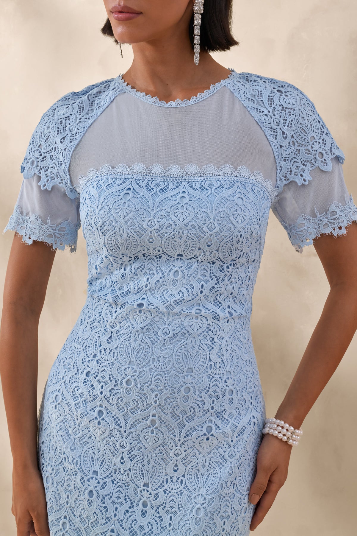 Leanne | Vestido Midi Azul Empolvado Con Detalles De Encaje Y Bajo Sirena