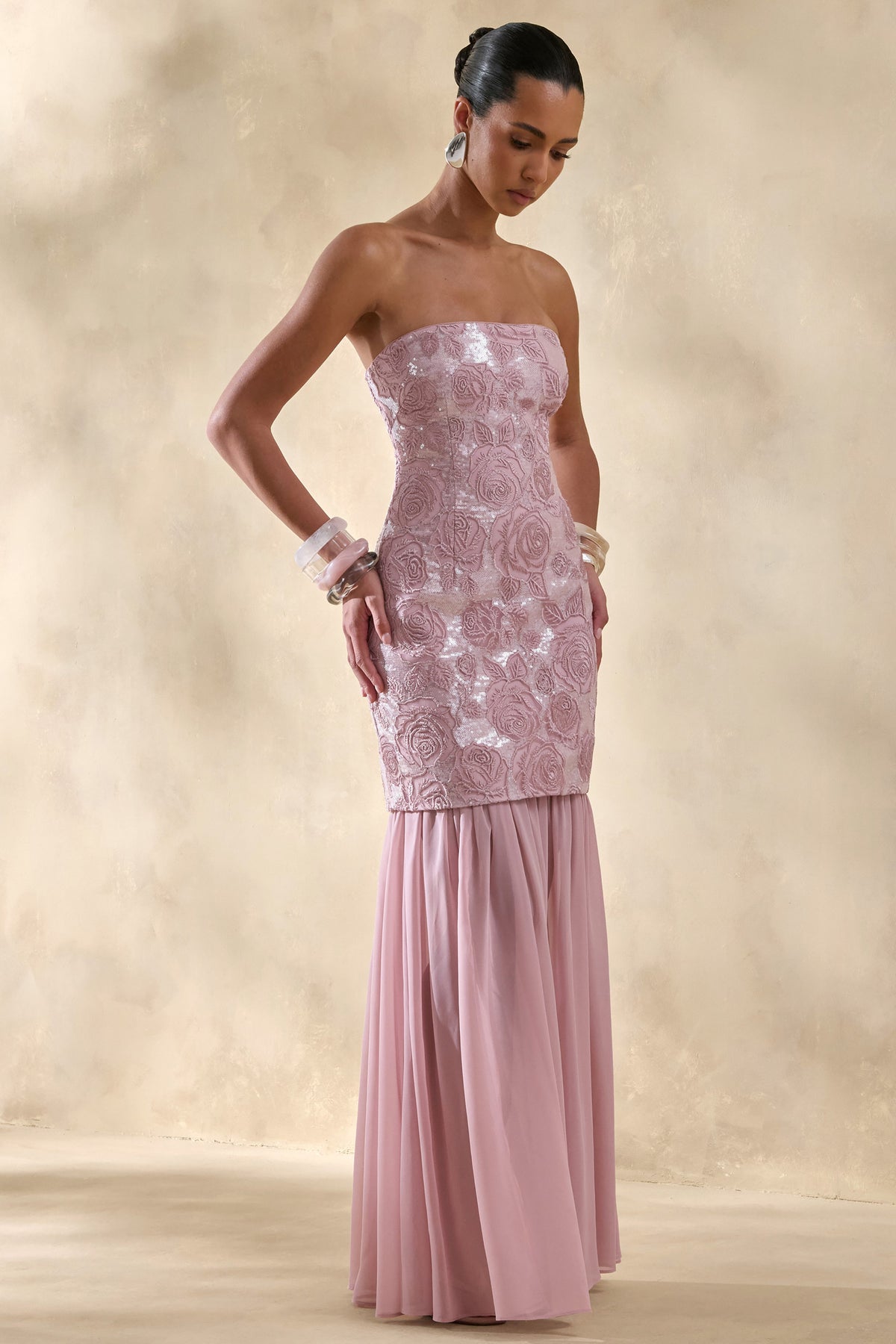 Meraly | Vestido Largo Rosa de Lentejuelas Bandeau con Detalle de Pañuelo